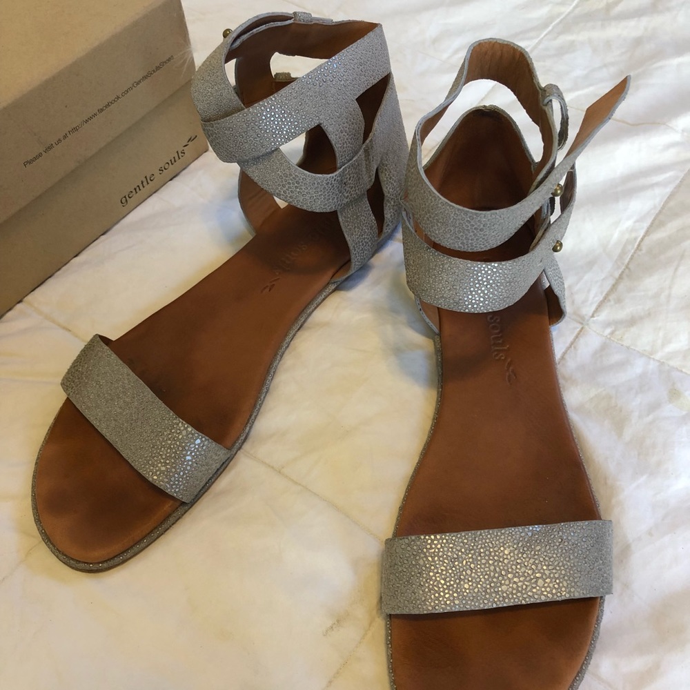 Kennith Cole/Gentle Souls sandals size 10 silver - Picture 3 of 5